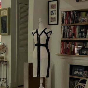 Cache, size small, black and white